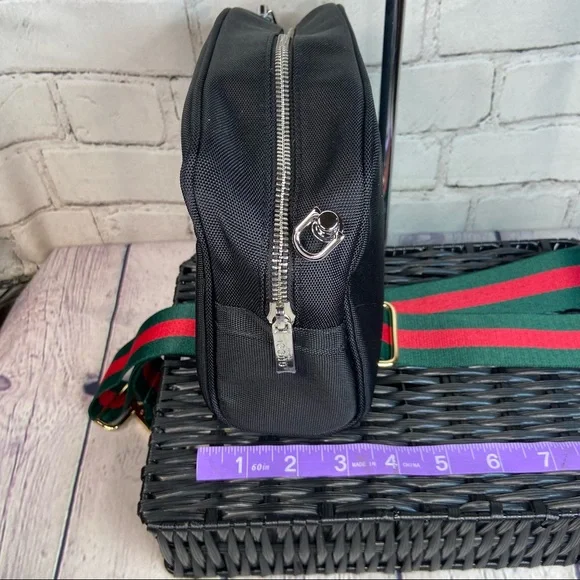 GUCCI crossbody bag from the beauty line with thick crossbody strap - Picture 11 of 12